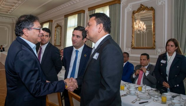 Cambio en fórmula tarifaria para bajar tarifas de luz, anuncia Petro