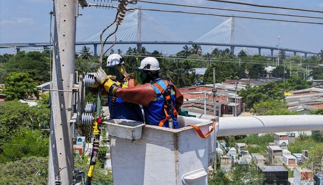 Trabajadores de la empresa Air-e