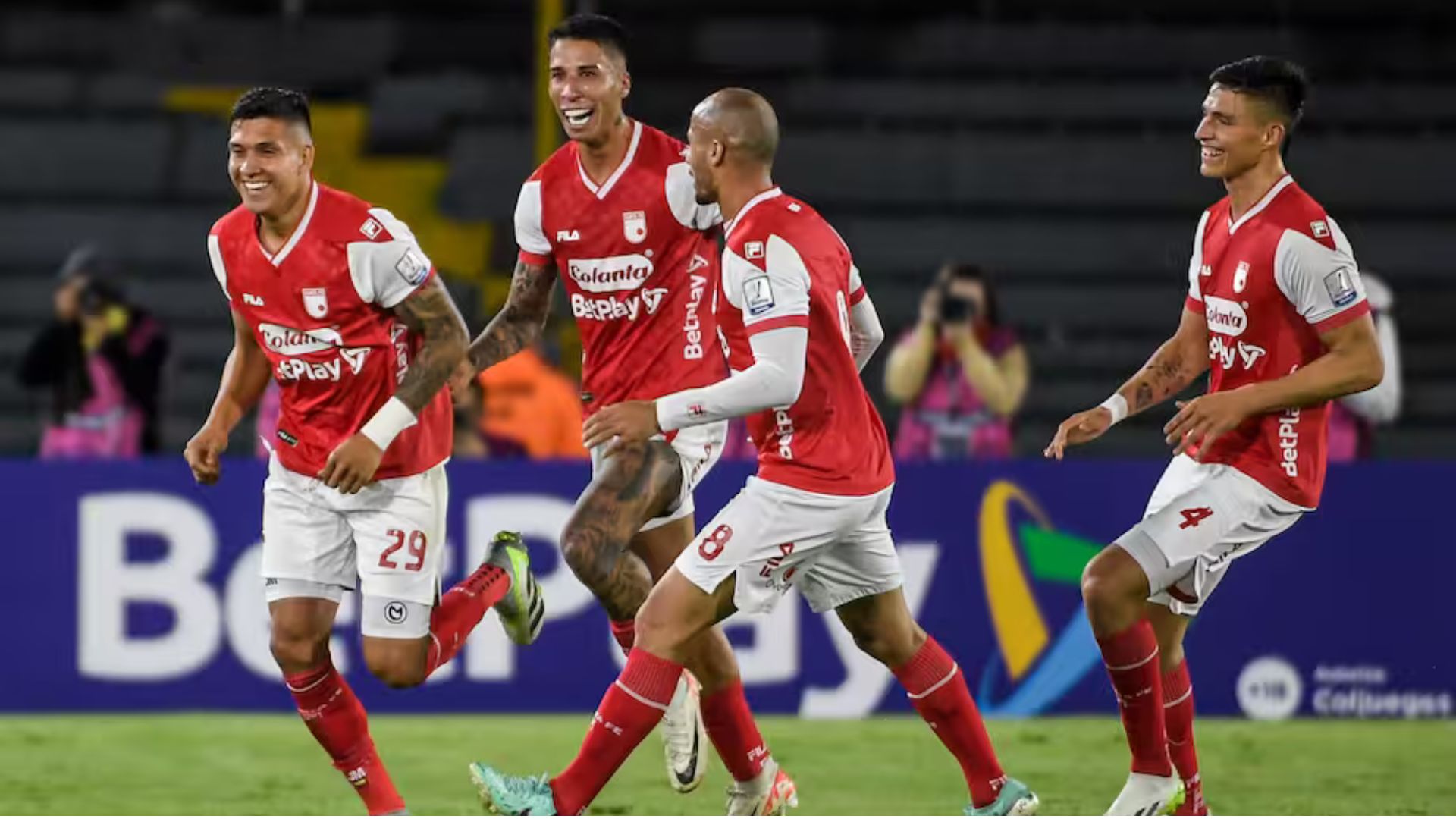 Santa Fe campeón de la Superliga tras golear al Junior 3 a 0