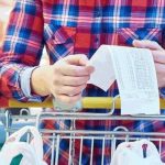 Confianza del consumidor se desaceleró en agosto arrastrada por el deterioro de las expectativas futuras
