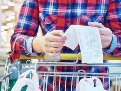 Confianza del consumidor se desaceleró en agosto arrastrada por el deterioro de las expectativas futuras