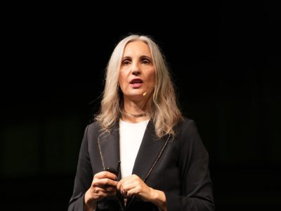 María Fernández Guajardo advierte sobre el costo del exceso de burocracia frente a la IA