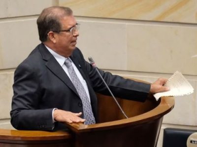 De cara a El Niño, MinAmbiente propone agilizar la instalación de baterías para almacenar energía en Colombia