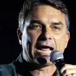Flávio Bolsonaro llega a Miami tras salir de Brasil pese a una orden judicial